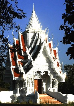 tempel in mae sariang, thailand urlaub