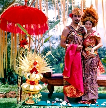 WEDDING COUPLE INDONESIAN STYLE